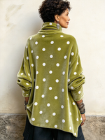 Top in velluto a pois con bottoni asimmetrici chic