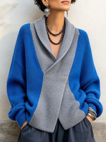 Maglione con collo a scialle color block blu elegante e accogliente