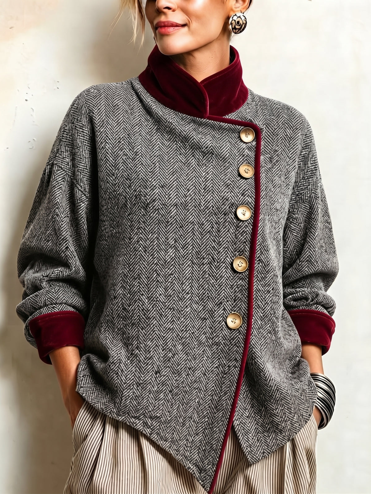 Giacca Patchwork dallo stile vintage in velluto bordeaux e misto lana spigata