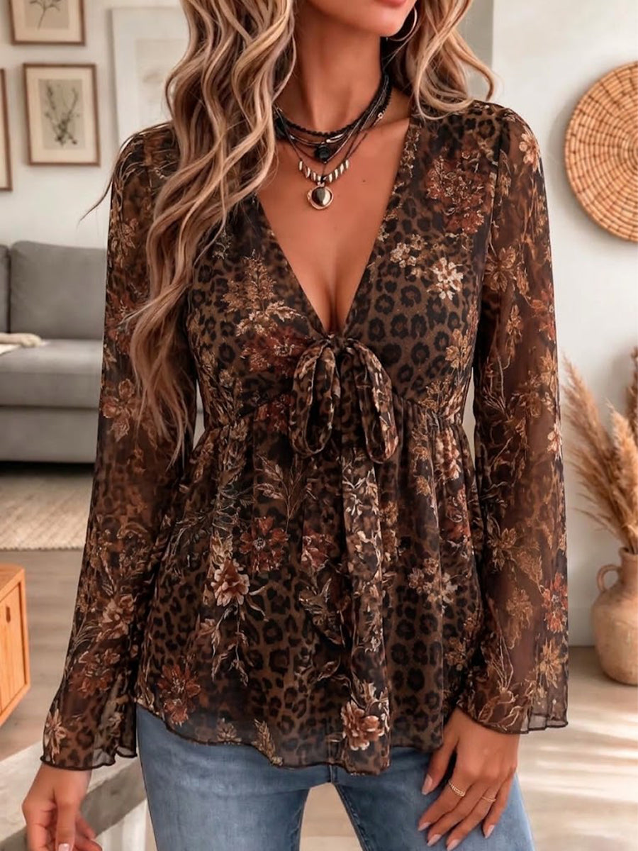 Top con cuello en V y lazo en la parte delantera, paneles con estampado floral y de leopardo y dobladillo con volantes