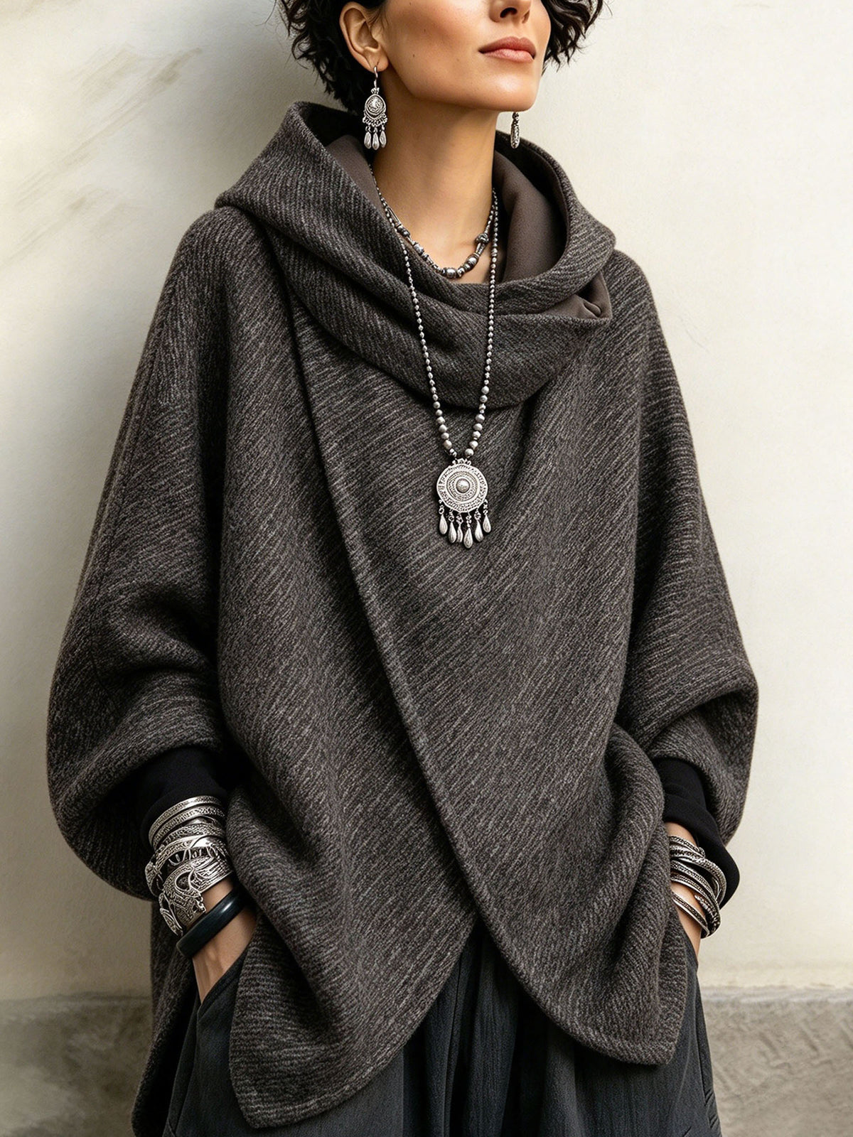 Übergroßer, asymmetrischer Kapuzenpullover aus Wollmischung