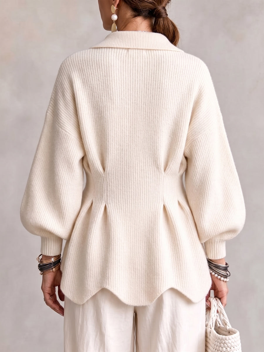 Schicker, gerippter Schößchen-Cardigan mit übergroßen goldenen Knöpfen