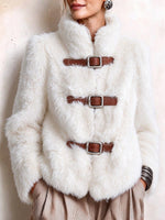 Cappotto invernale da donna in pelliccia sintetica con cinturini con fibbia in pelle