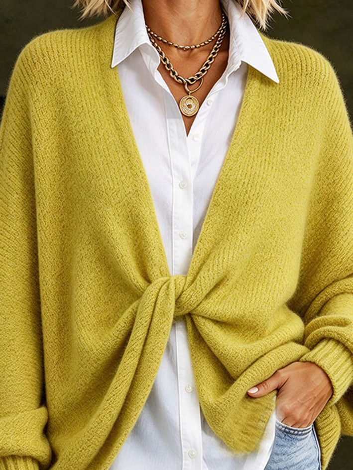 Suéter informal con giro frontal en amarillo mostaza y estilo informal