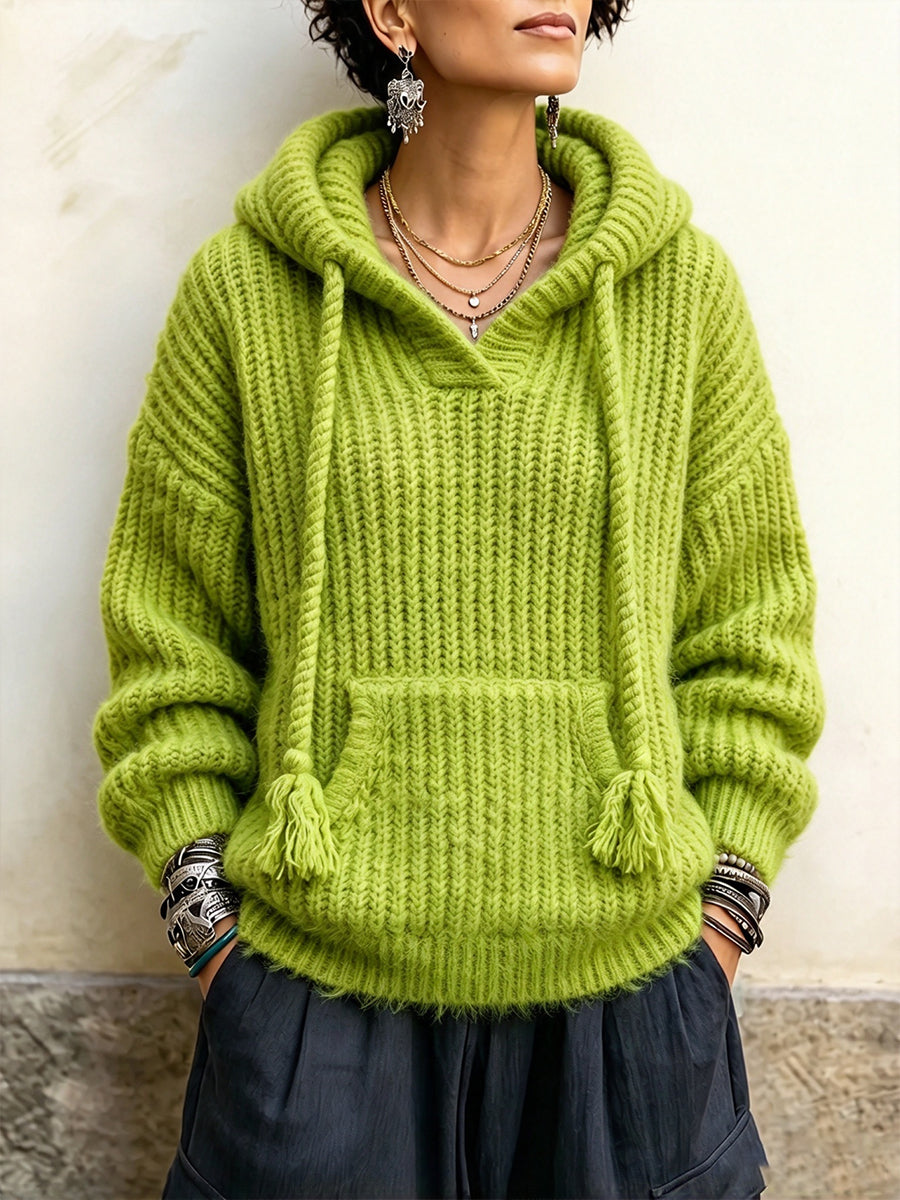 Gemütlicher, grob gestrickter Kapuzenpullover mit Quasten