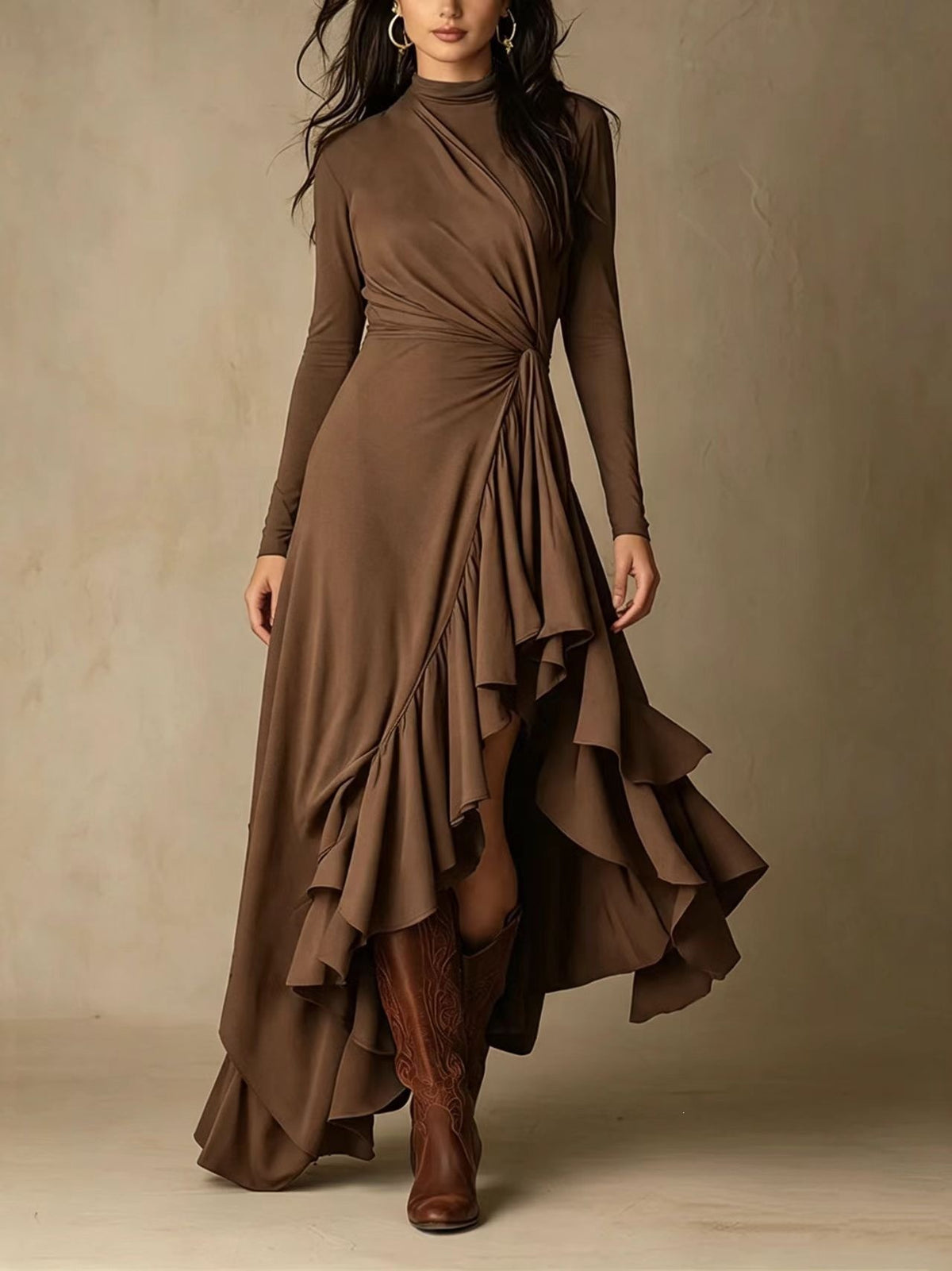 Elegante vestido midi de punto asimétrico con detalle retorcido que define la cintura