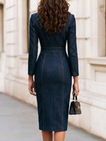 Vestido midi vaquero elegante y entallado con cuello tipo blazer