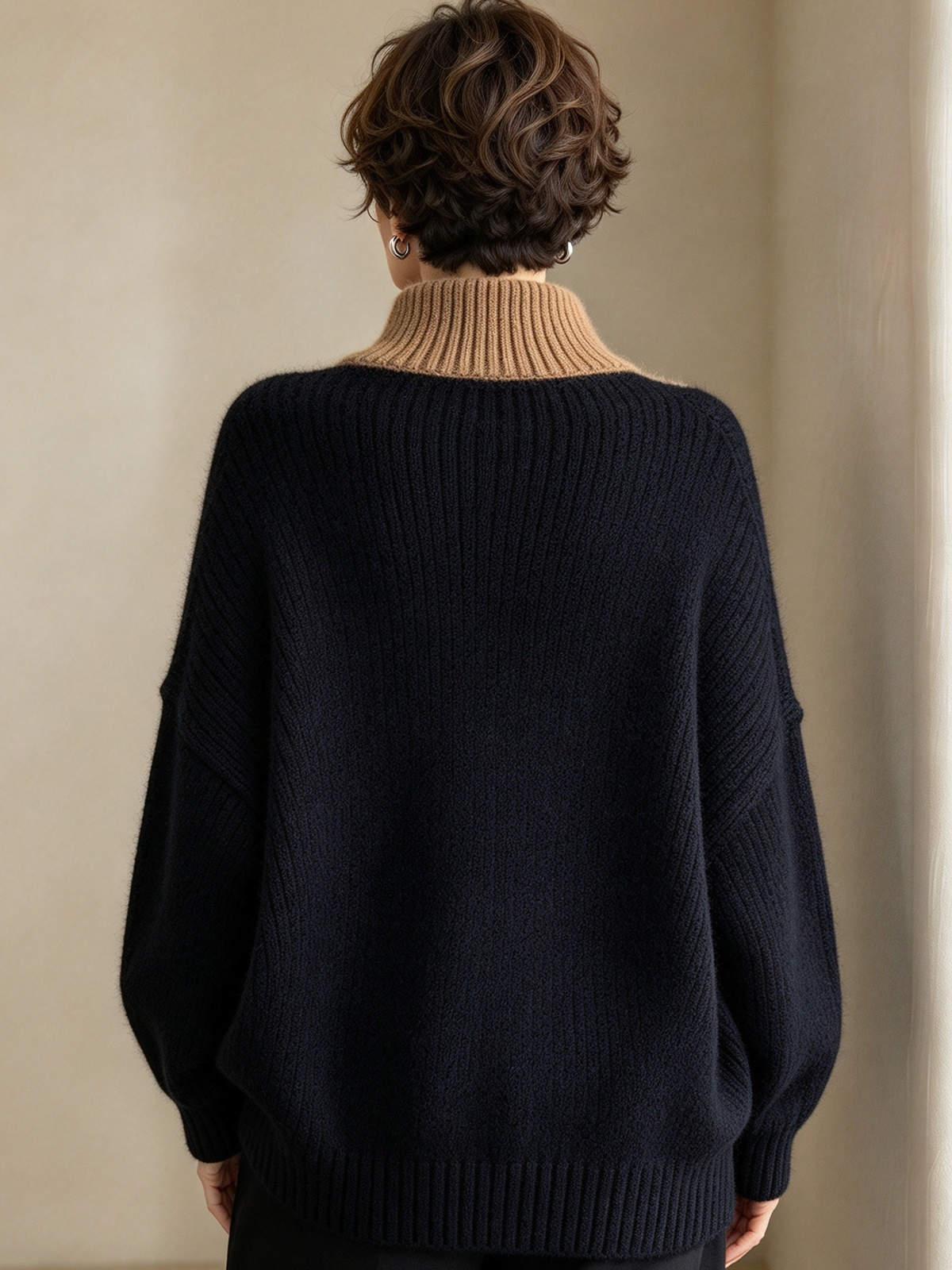 Moderner, gemütlicher Colorblock-Pullover mit Zopfmuster und Stehkragen