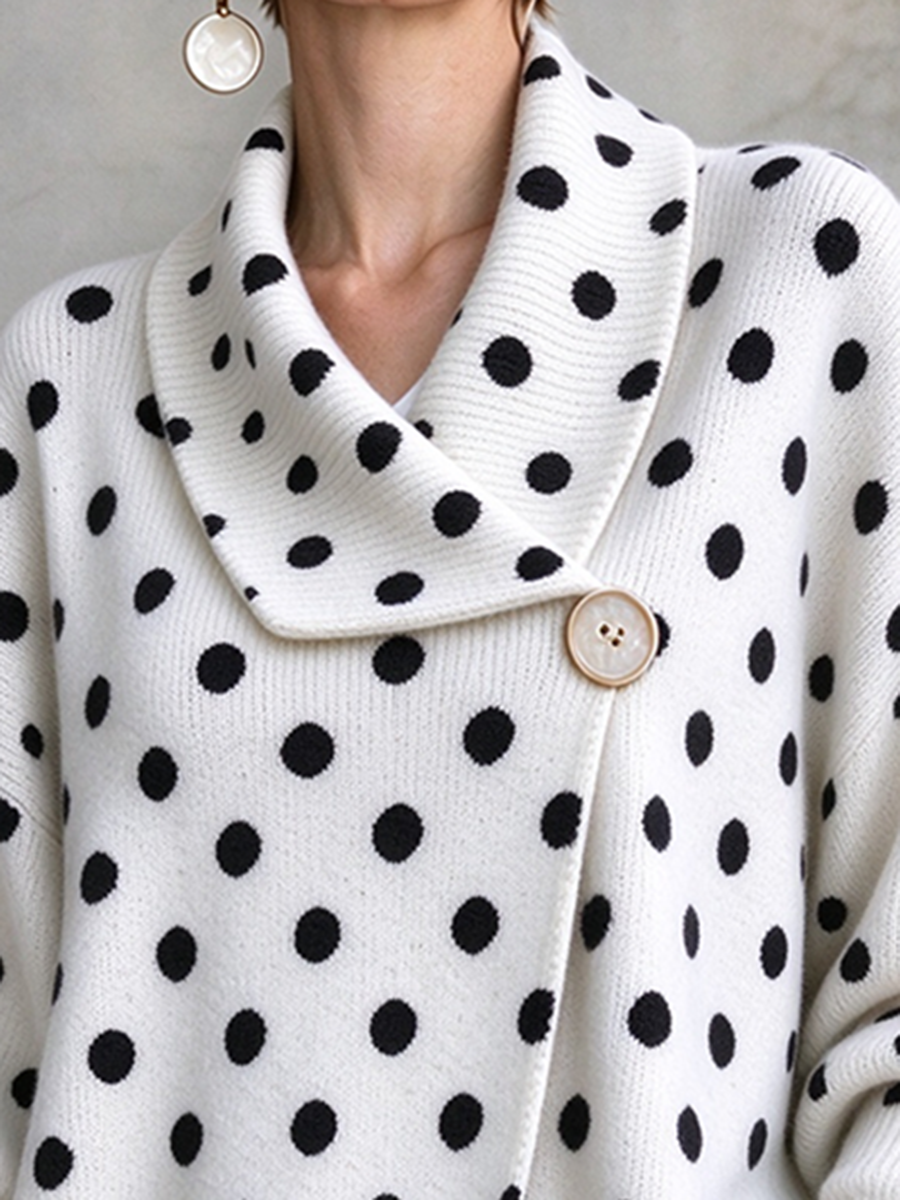Maglione cardigan in maglia asimmetrica oversize a pois