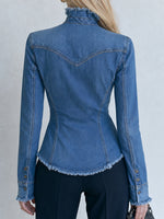 Neformala Frayed-randa Denim Ĉemizo
