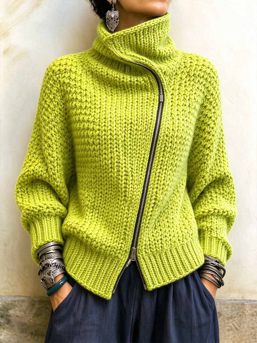 Grobstrickpullover mit asymmetrischem Reißverschluss und Rollkragen