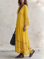 Vestido largo bohemio de encaje con recortes y borlas