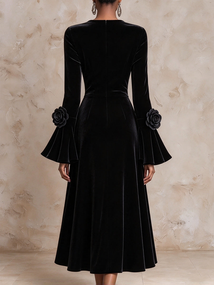 Exquisito vestido midi de terciopelo con cuello de diamantes de imitación adornado