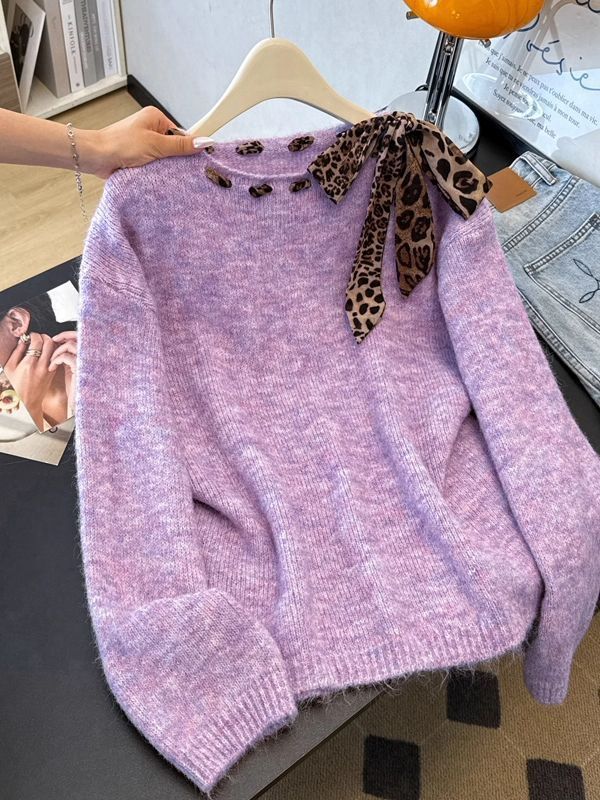 Schickes, locker sitzendes Stricktop mit Leopardenmuster und Schleifenverzierung