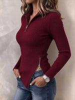 Schicker, gerippter Pullover mit asymmetrischem Saum und halbem Reißverschluss