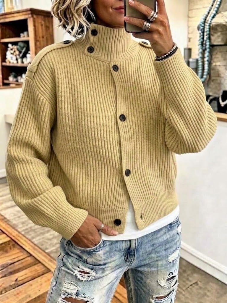 Cardigan in maglia a coste con colletto rialzato e spalline sulle spalle