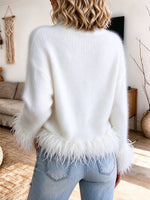 Kuscheliger Rollkragenpullover mit Federbesatz
