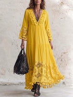 Vestido largo bohemio de encaje con recortes y borlas