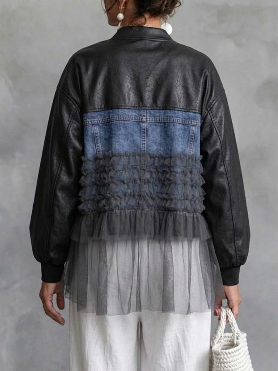 Giacca in ecopelle, denim e pannelli in rete con colletto da baseball con cerniera e dettagli con volant