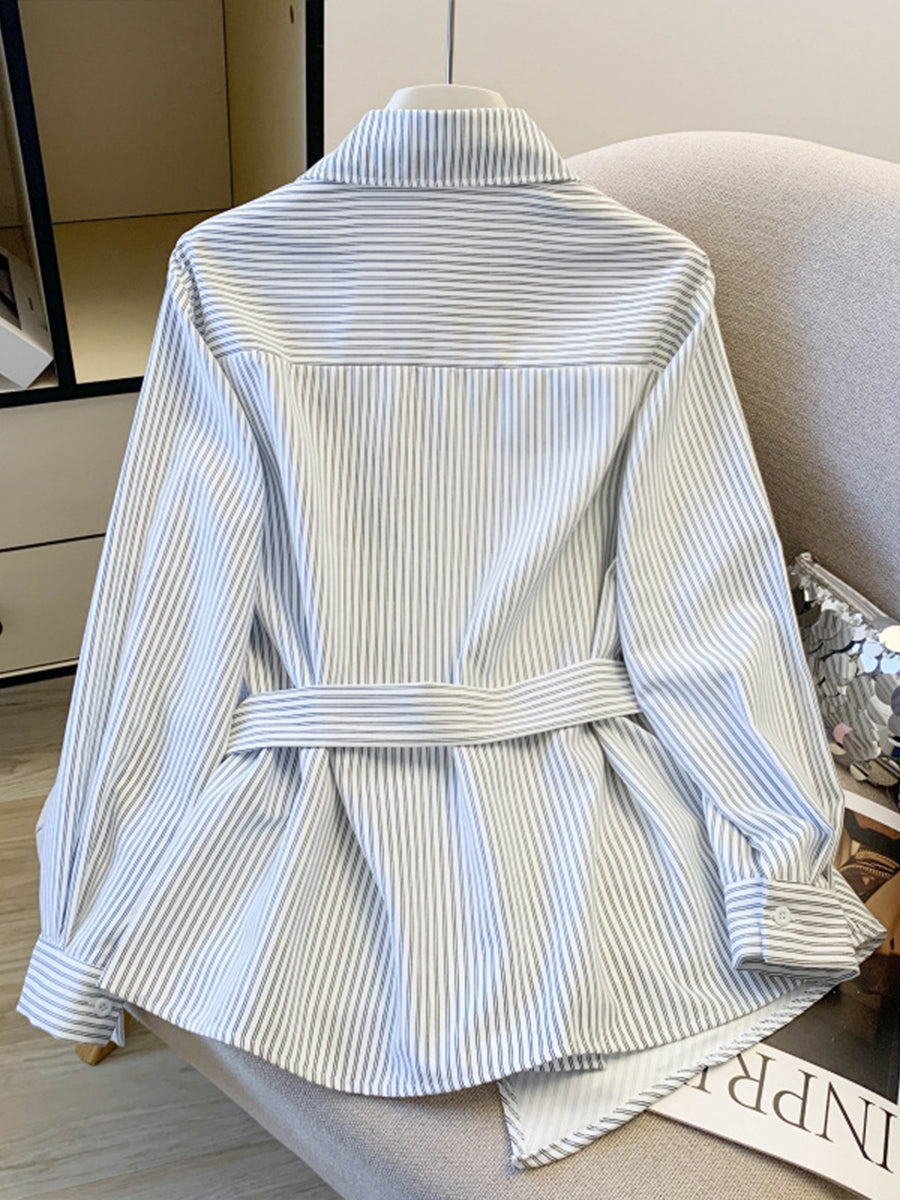 Camicia casual chic in cotone a righe con dettaglio cravatta