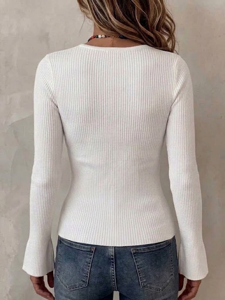Ausgestelltes, langärmliges Strickoberteil mit Aussparungen und Schnürung an der Taille