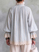 Camisa De Lino De Rayas Verticales Con Cuello Alto Con Adornos De Encaje