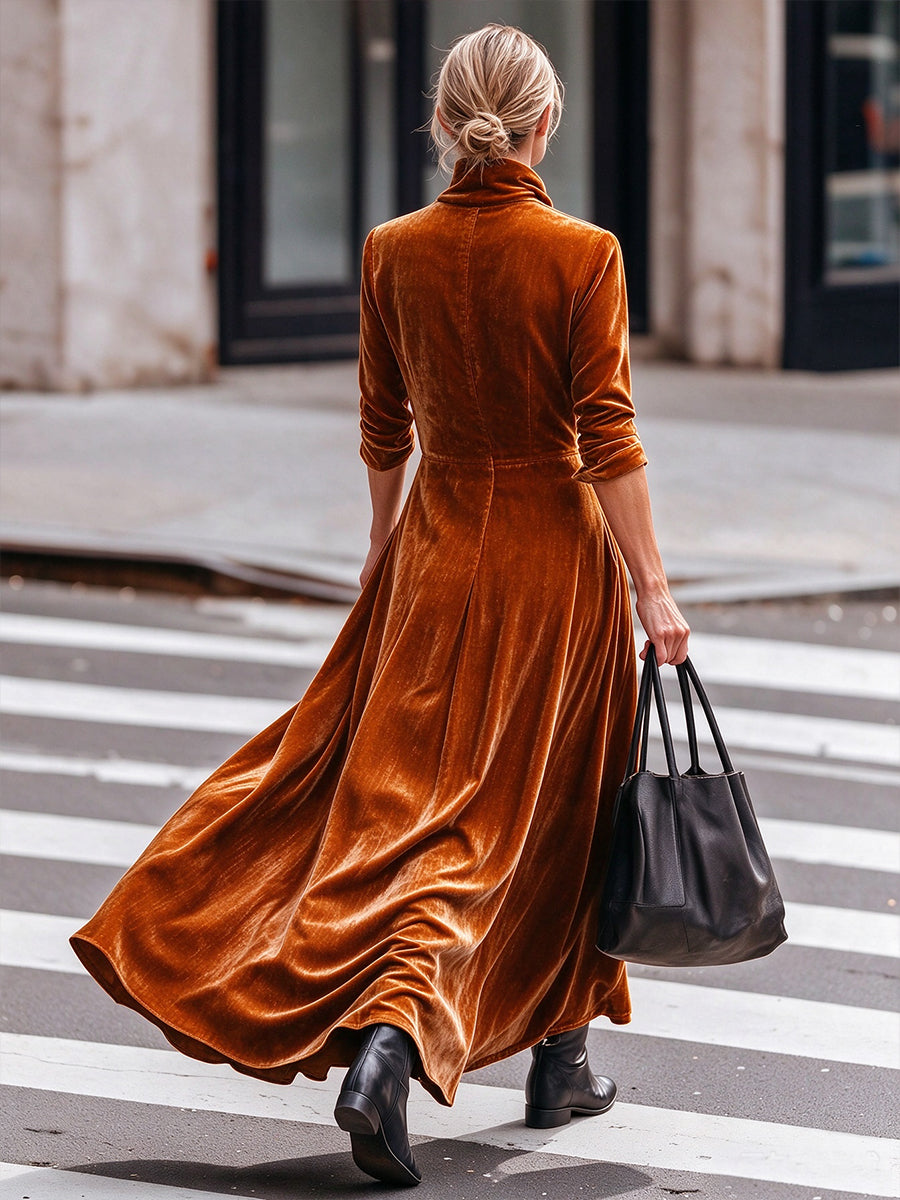 Maxikleid aus Samt mit Wasserfallausschnitt