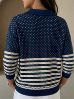 Strickjacke mit Herzmuster, Punkten und gestreiftem Kragen