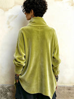 Top dolcevita chic in velluto con bottoni asimmetrici