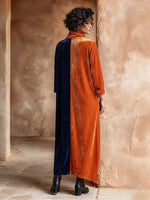Künstlerisches, farbblockierendes, asymmetrisches Samt-Maxikleid
