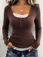 Top a coste con finiture in pizzo casual ed elegante