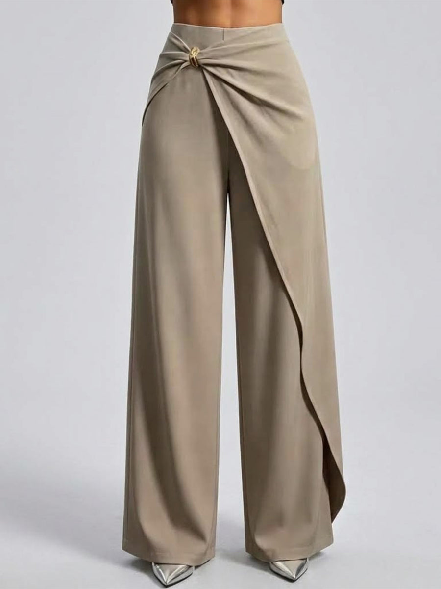Pantalones anchos drapeados asimétricos con hebilla de metal retorcido de cintura alta