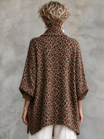 Top Boho con bottoni asimmetrici con stampa leopardata di lusso