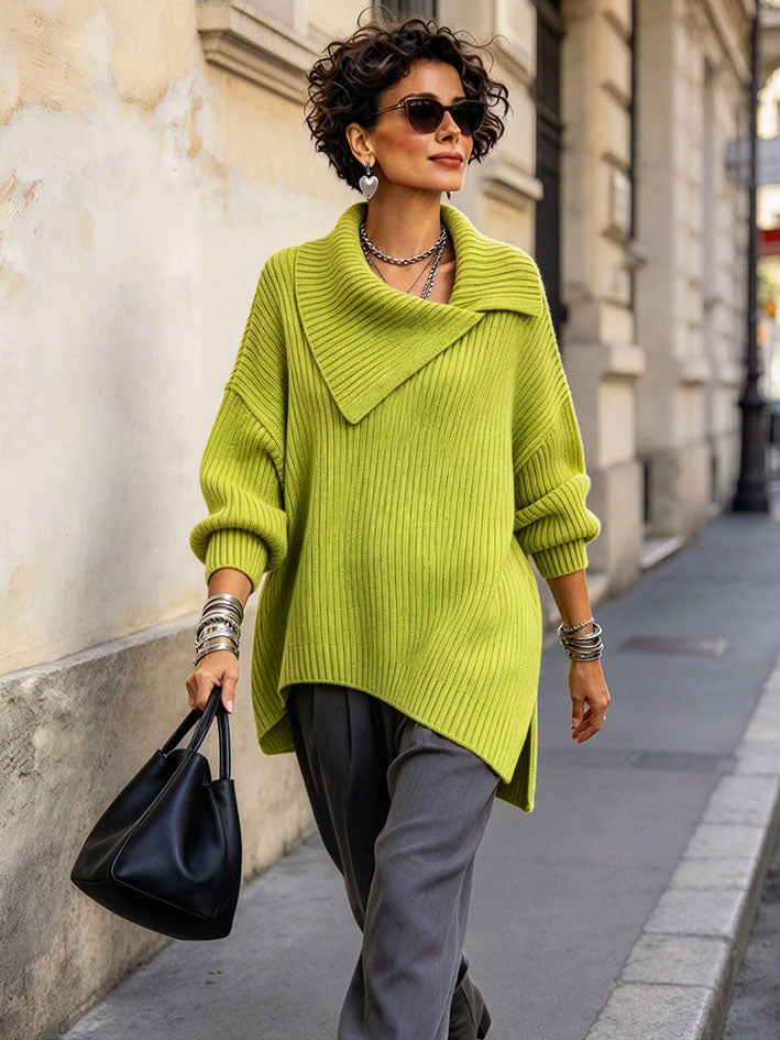 Comodo pullover in maglia a coste con colletto asimmetrico