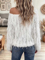 Maglione da donna decorato con soffici paillettes monospalla