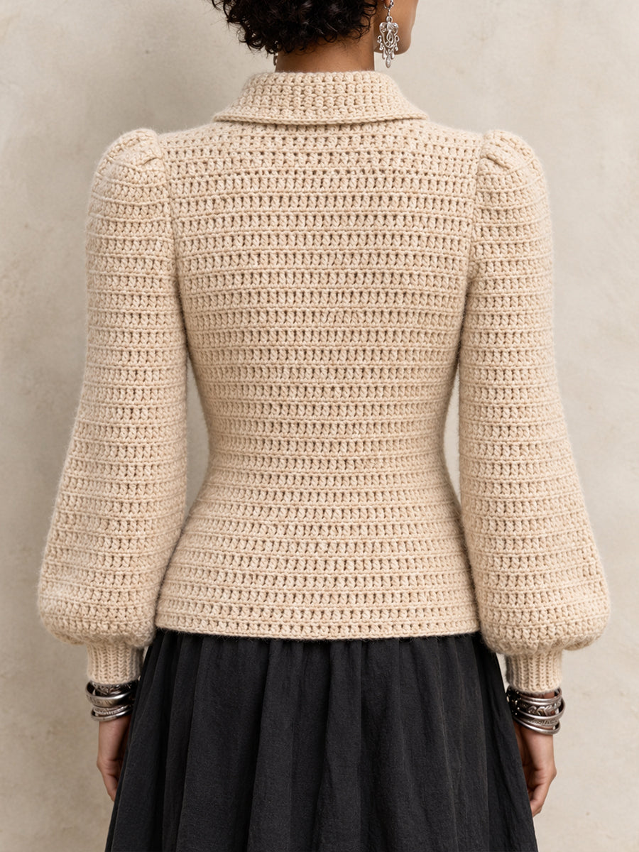 Elegante cardigan lavorato a maglia con taglio a cuore