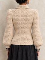 Elegante cardigan lavorato a maglia con taglio a cuore