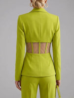 Blazer de solapa con cintura ceñida de malla transparente