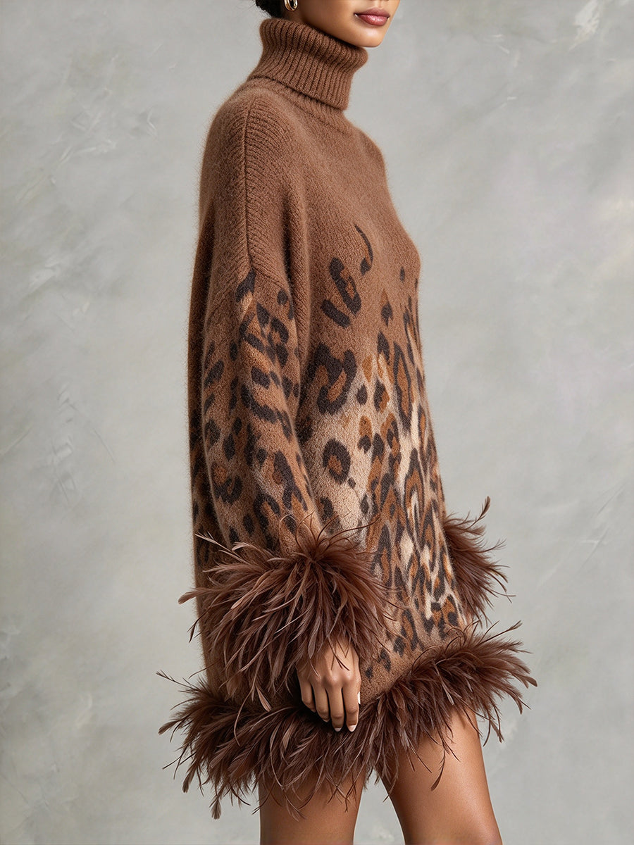 Elegante abito in maglia con finiture in piume e stampa leopardata ombré
