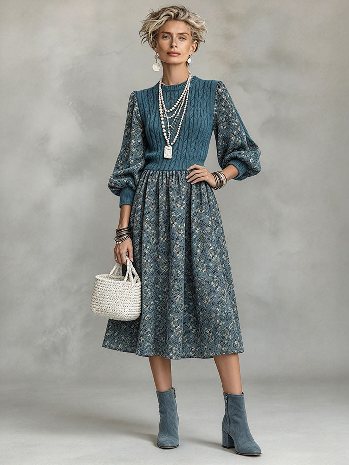 Elegantes, stilvolles blaues Patchwork-Midikleid mit Blumenmuster