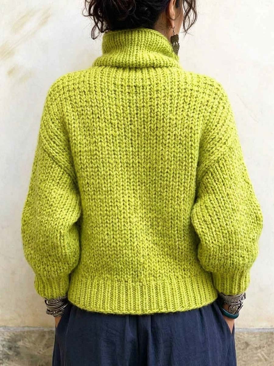 Grobstrickpullover mit asymmetrischem Reißverschluss und Rollkragen