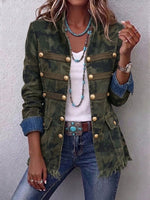 Chaqueta vaquera de camuflaje de estilo vintage con cuello alto, botones dorados y bordes sin rematar