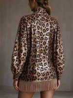 Minivestido elegante con flecos y lentejuelas con estampado de leopardo