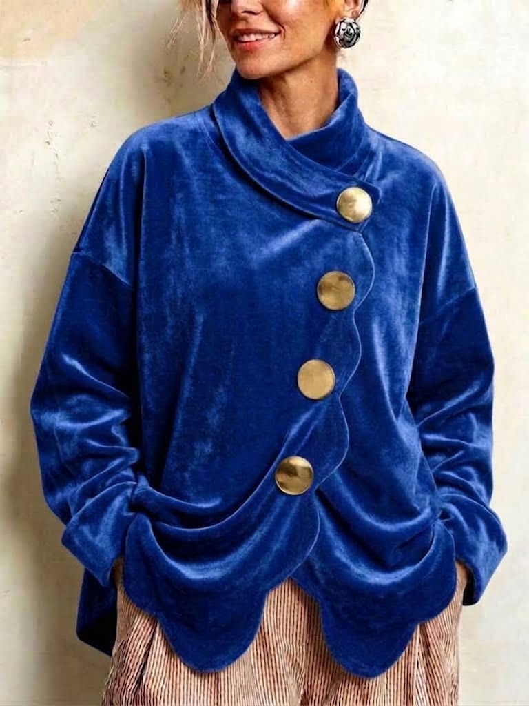 Samtjacke mit gewelltem Saum und diagonalen großen runden Knöpfen
