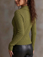 Jersey cruzado de punto trenzado verde oliva para mujer con botones dorados