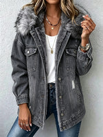 Giacca di jeans casual, calda e invecchiata con fodera e cappuccio in pelliccia sintetica.