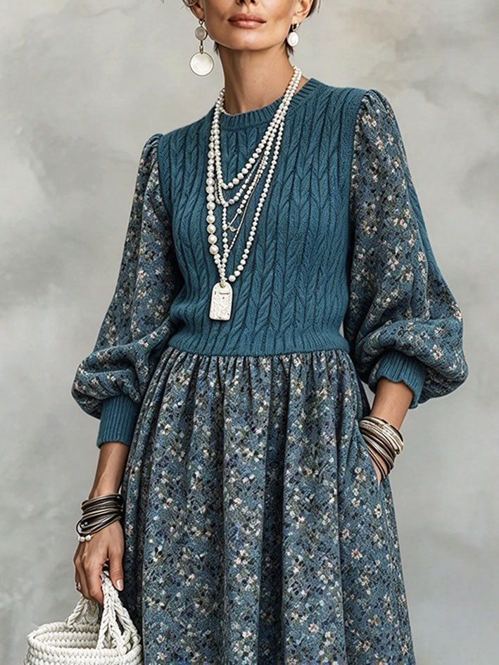 Elegantes, stilvolles blaues Patchwork-Midikleid mit Blumenmuster