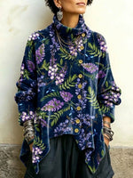 Top de terciopelo con cuello alto, motivos florales de glicina y detalle asimétrico de botones en la parte delantera