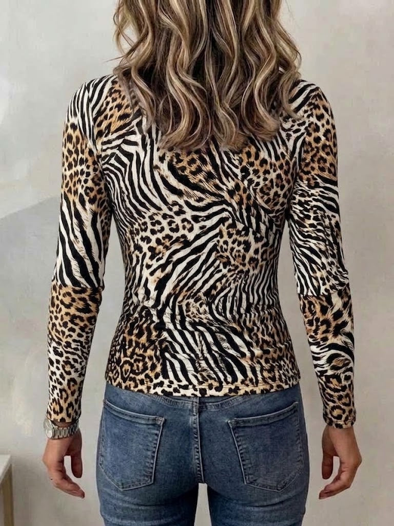 Geripptes Langarm-Strickoberteil mit Patchwork-Design mit Leoparden- und Zebramuster, Cut-out-Details und tiefem V-Ausschnitt