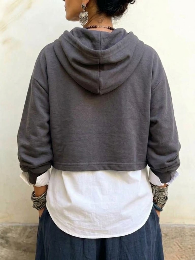 Sudadera con capucha corta y cruzada